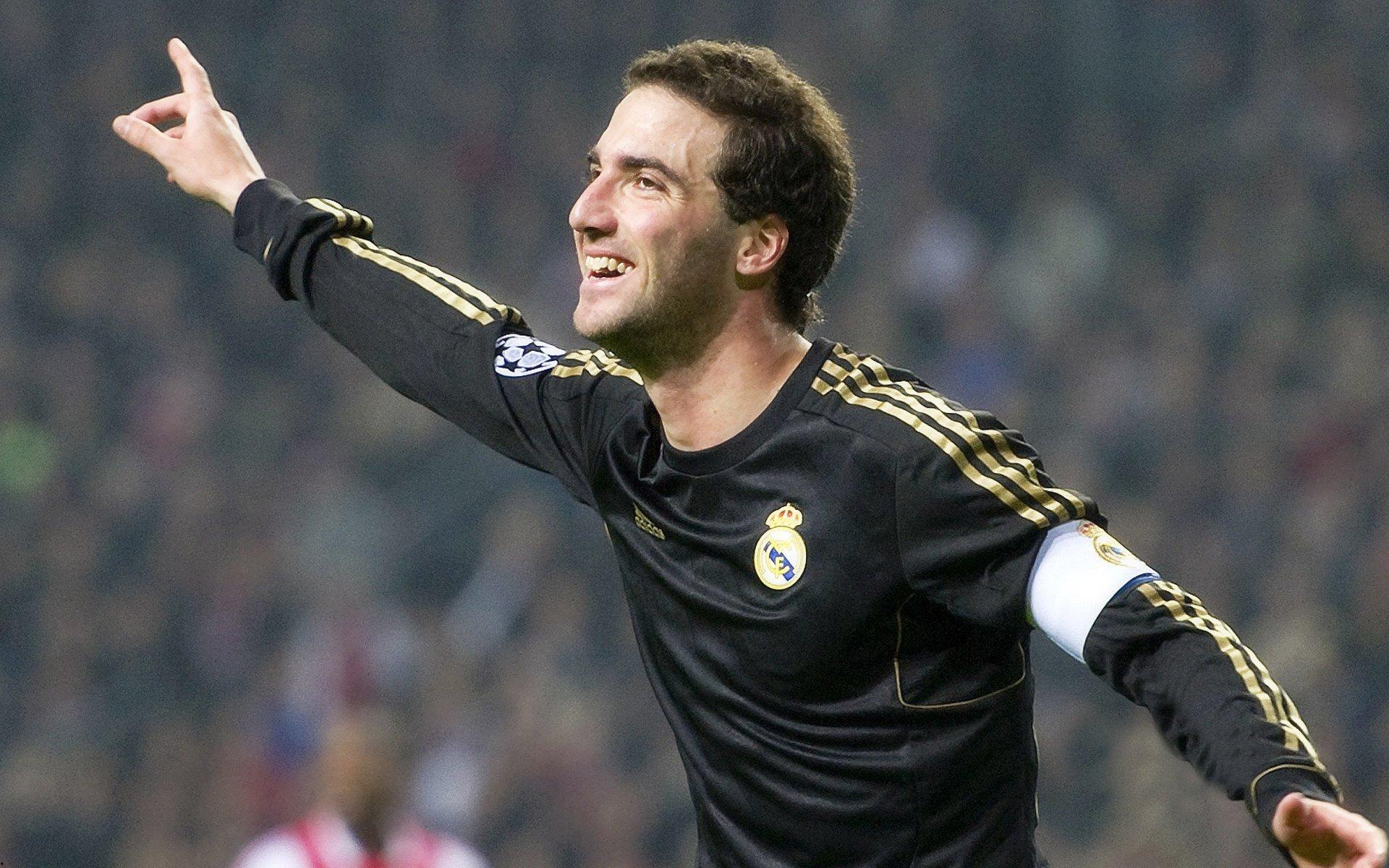 九载坚守铸就传奇,奥斯梅恩加冕那不勒斯队史射手王