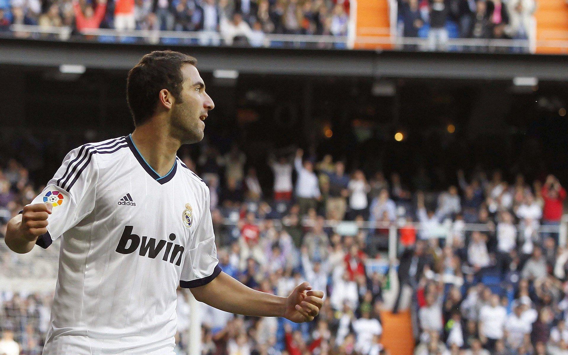 国足观察，李铁的消极战术引发困惑，森保一的格局值得深思